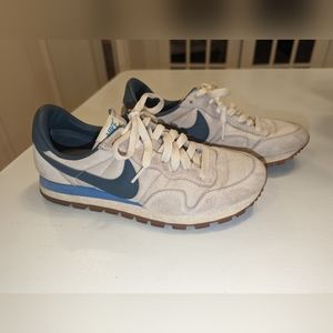 Size 7 Nike Air